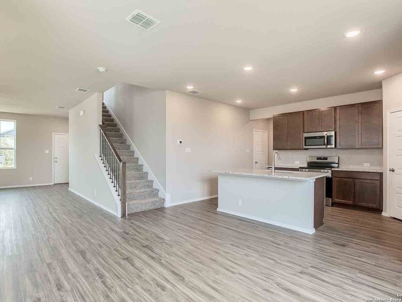 Spacious, unfurnished interior of a new home in Hannah Heights, Seguin (Image 25).