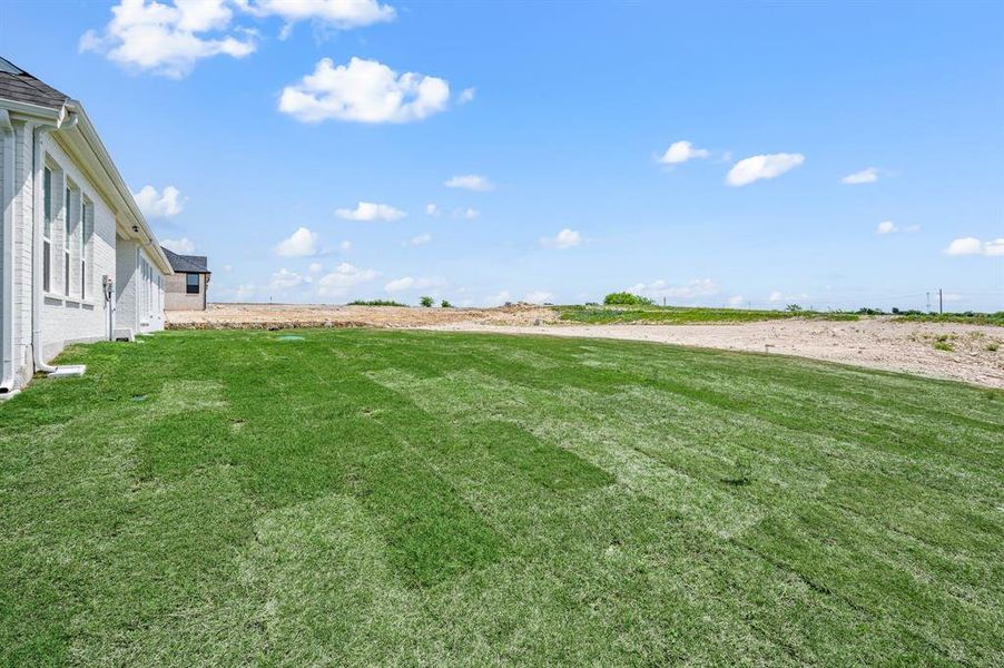 Exterior details and patio area of a home in Bella Crossing, Fort Worth (Image 3).
