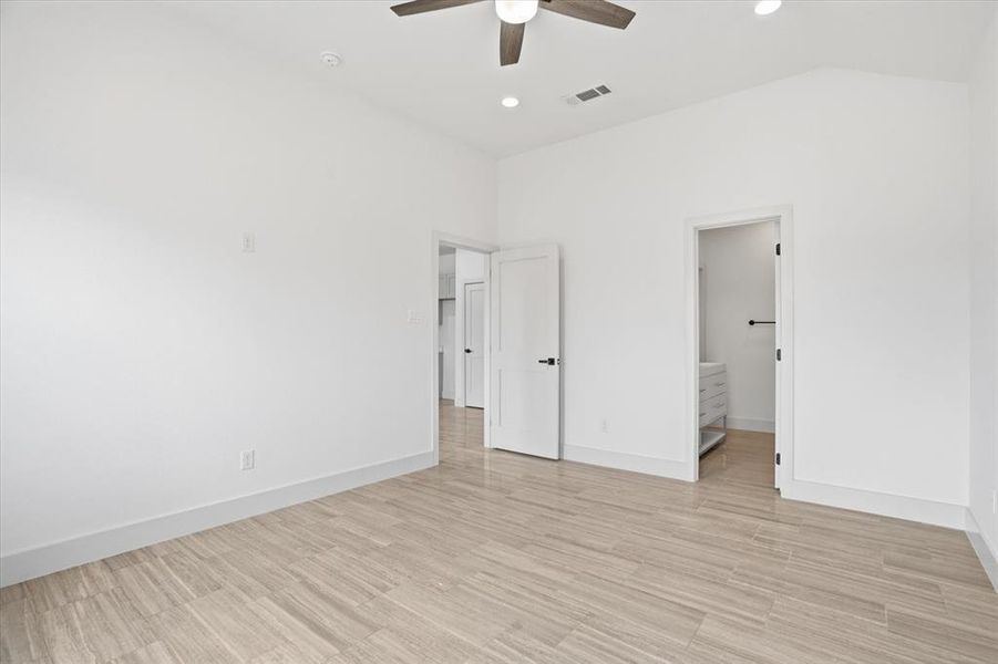 Spacious, unfurnished interior of a new home in , Mineral Wells (Image 18).