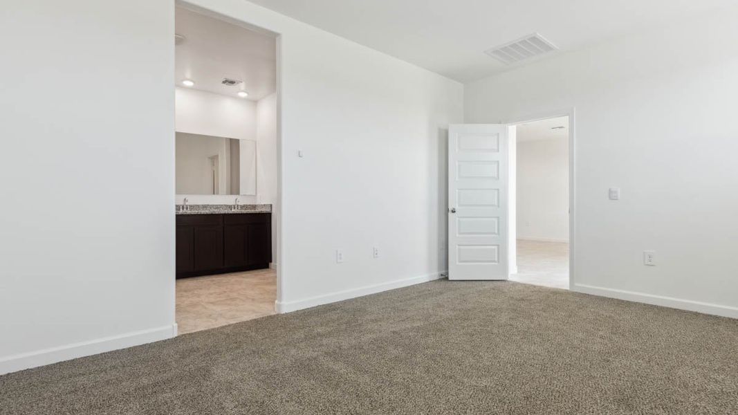 Spacious, unfurnished interior of a new home in Heartland Ranch, Coolidge (Image 17).
