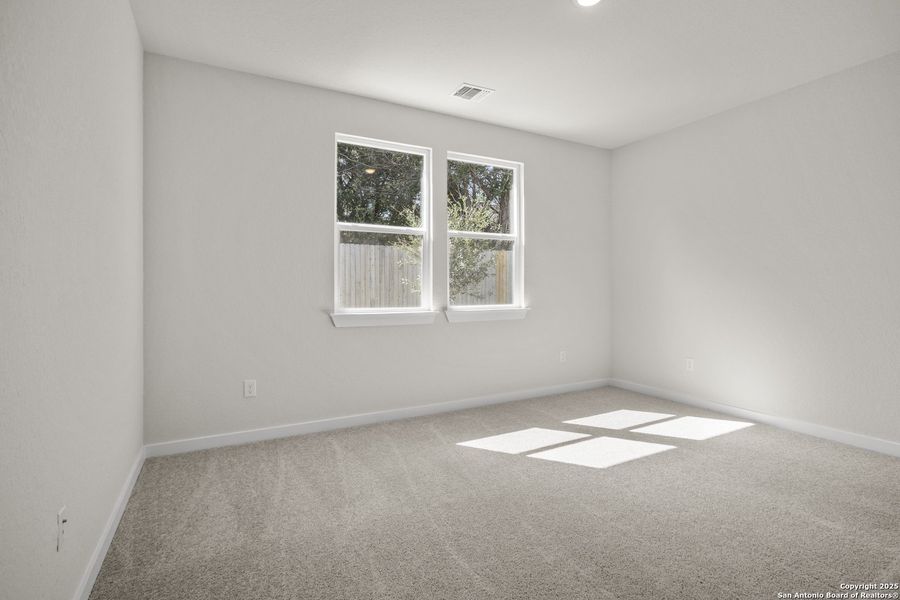 Spacious, unfurnished interior of a new home in Rosemont Hill, San Antonio (Image 15).