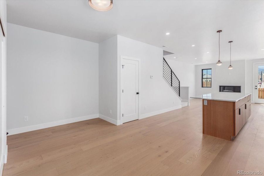 Spacious, unfurnished interior of a new home in , Salida (Image 20).