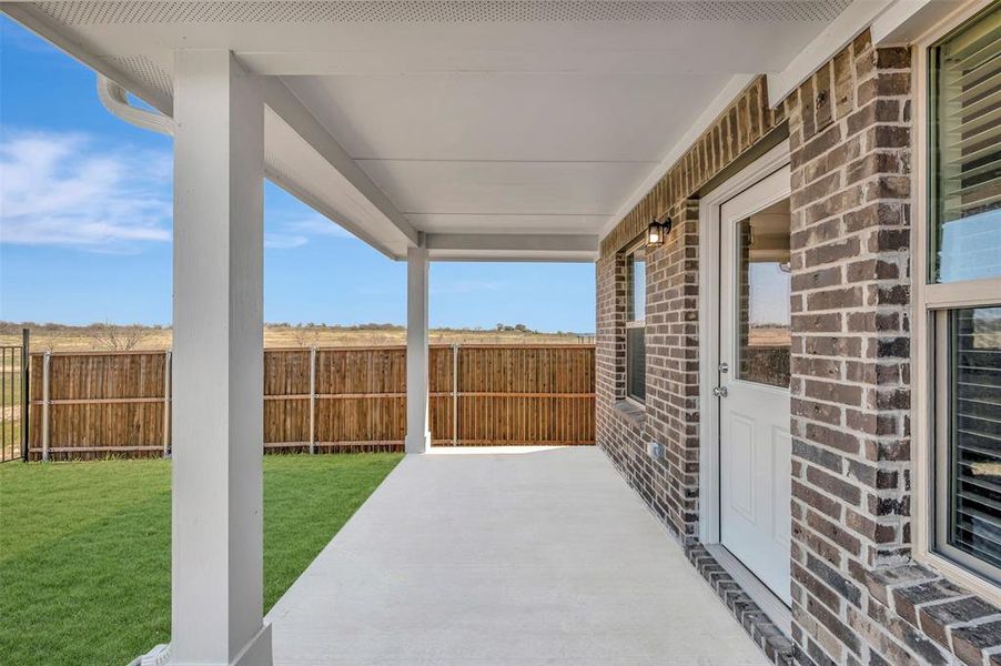 Exterior details and patio area of a home in Lane Ranch, Sanger (Image 25).