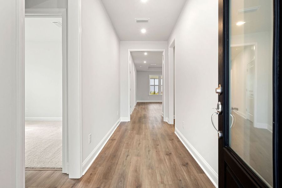 Spacious, unfurnished interior of a new home in Waterways, Richmond Hill (Image 14).