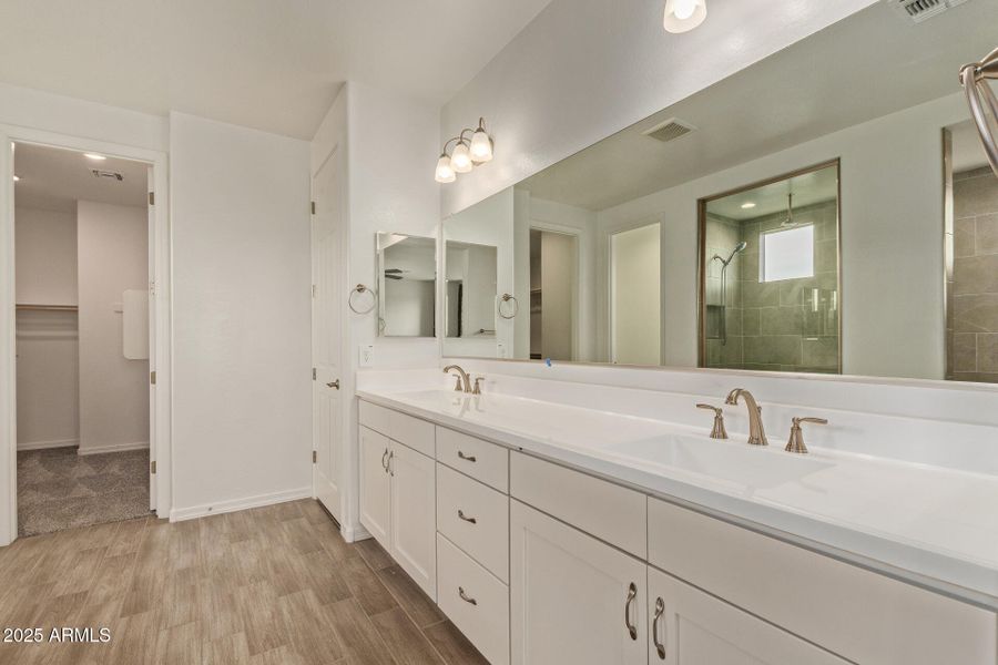 Master Bathroom Master Bathroom