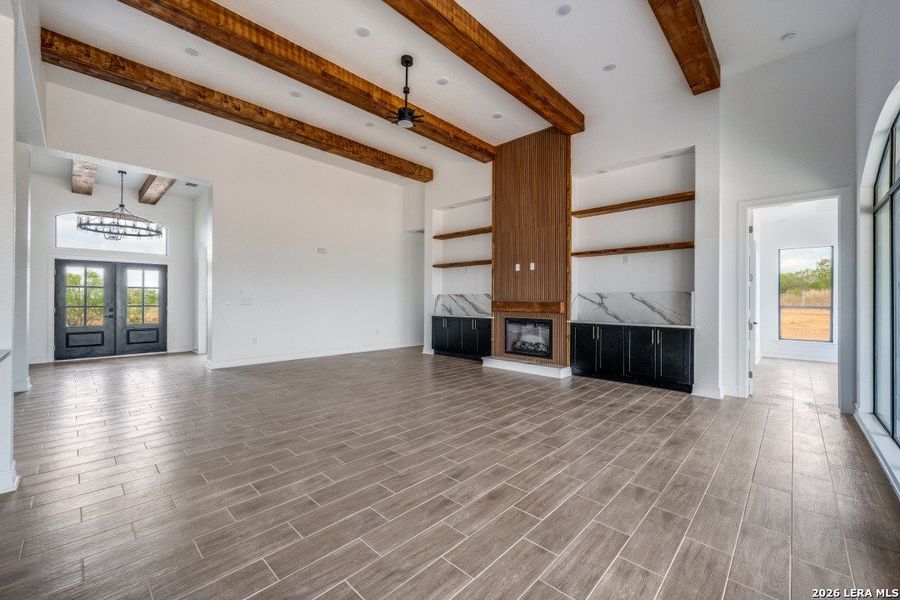 Spacious, unfurnished interior of a new home in , Floresville (Image 14).