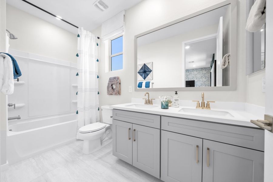 Bathroom 2 | Libra Model Home | Rialta | New homes in Mesa, Arizona | Landsea Homes