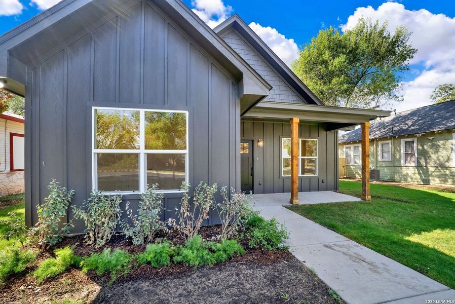 Exterior details and patio area of a home in , Hondo (Image 21).