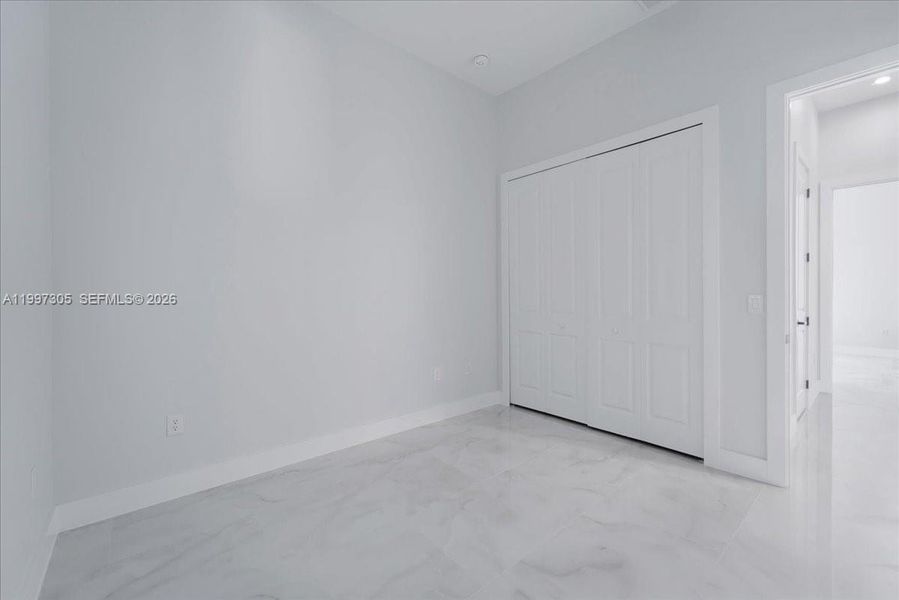 Spacious, unfurnished interior of a new home in , Lehigh Acres (Image 12).
