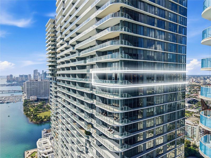 Condo located in Miami, FL showcasing its design and architecture (Image 30).