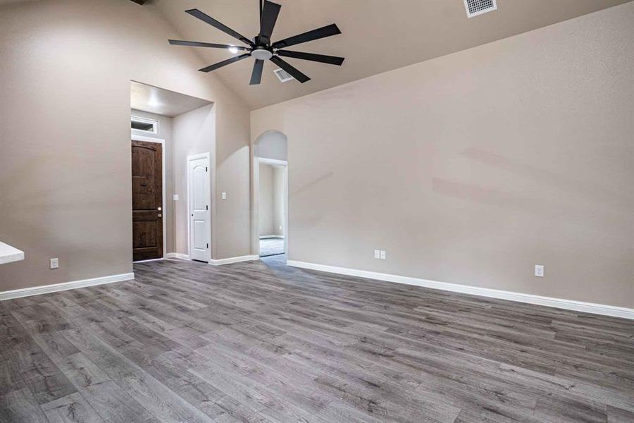Spacious, unfurnished interior of a new home in , Granbury (Image 28). Spacious, unfurnished interior of a new home in , Granbury (Image 28).