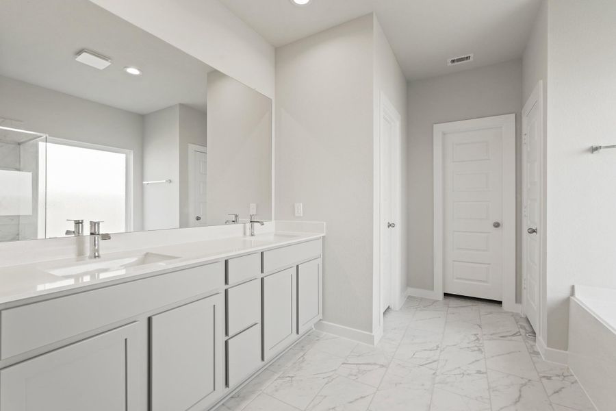 Furnished interior view inside a new home in Briarwood Crossing, Rosenberg (Image 3).