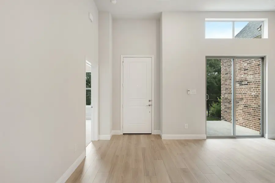 Spacious, unfurnished interior of a new home in Cottonwood Creek, Rowlett (Image 22).