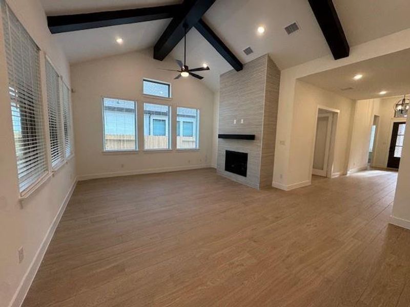 Spacious, unfurnished interior of a new home in Evergreen, Conroe (Image 34).