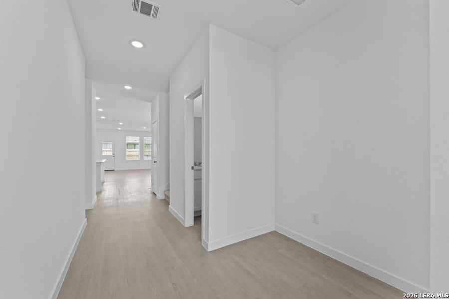 Spacious, unfurnished interior of a new home in Espada, San Antonio (Image 16).