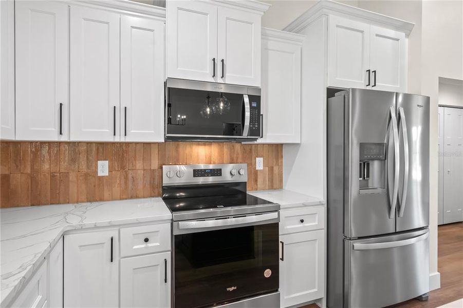 Close-up of interior finishes inside a home in , Dunnellon (Image 15).