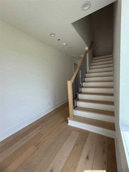 Spacious, unfurnished interior of a new home in , Houston (Image 8).