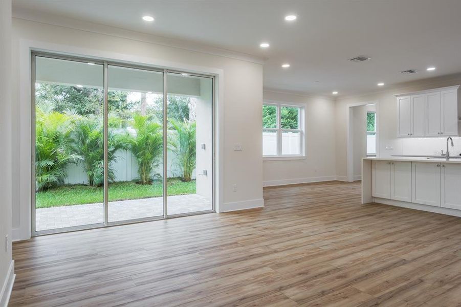 Spacious, unfurnished interior of a new home in , Palm Harbor (Image 49).