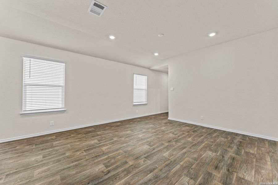 Spacious, unfurnished interior of a new home in Applewood, San Antonio (Image 13).