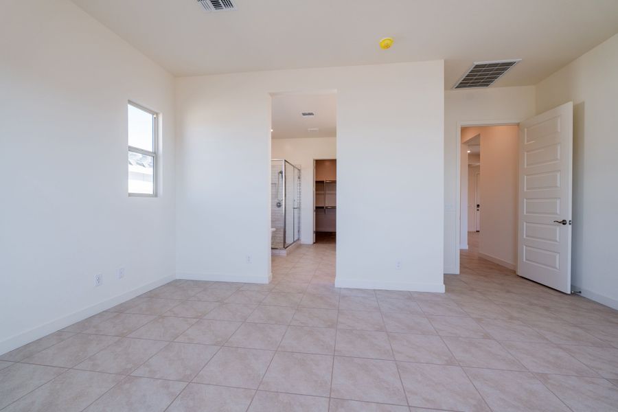 Spacious, unfurnished interior of a new home in Whispering Hills, Phoenix (Image 16).