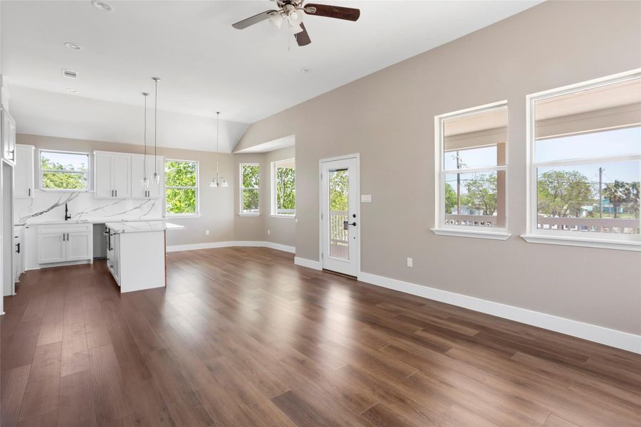 Spacious, unfurnished interior of a new home in , San Leon (Image 25).