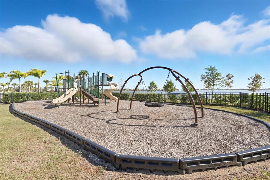 Community amenities in Nautique at Waterside, Sarasota (Image 26).