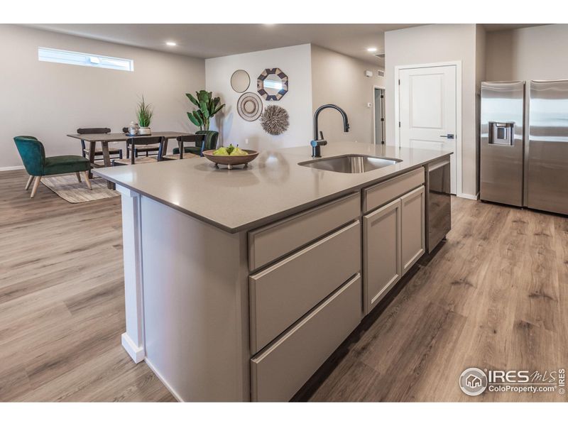 KITCHEN ISLAND