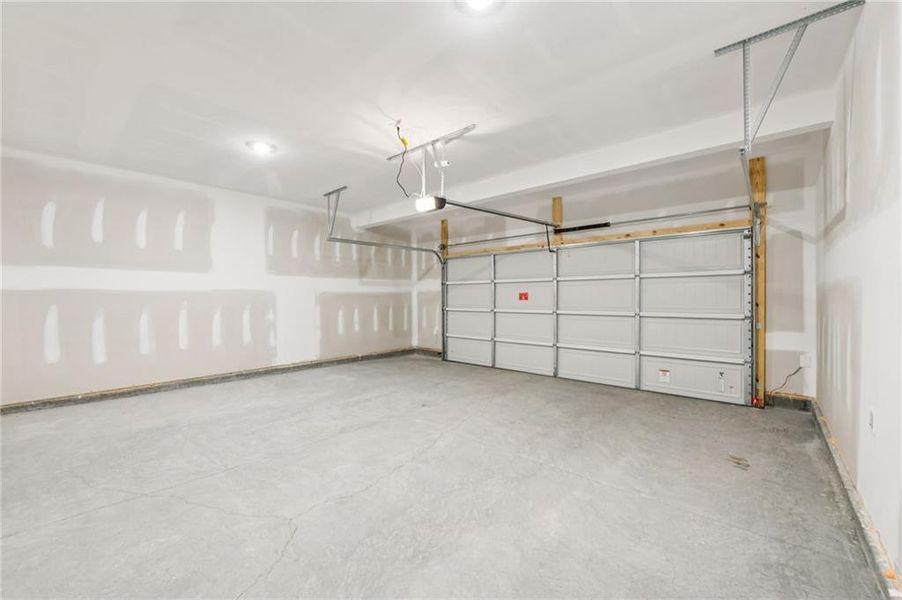 Spacious, unfurnished interior of a new home in Preserve at Mountain Creek, Pendergrass (Image 26).