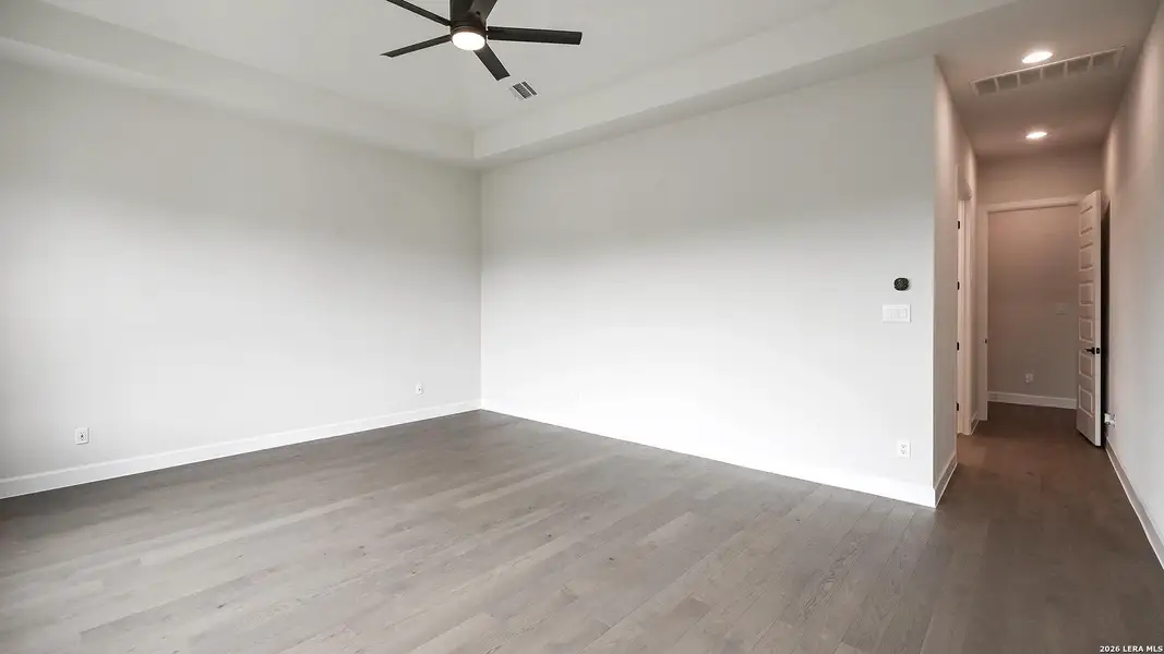 Spacious, unfurnished interior of a new home in The Preserve at Elm Creek, New Braunfels (Image 24).