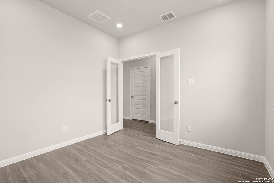 Spacious, unfurnished interior of a new home in Cinco Lakes, San Antonio (Image 13).