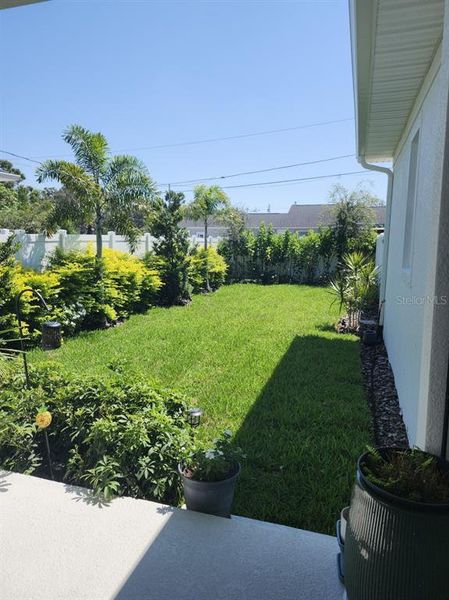 Exterior details and patio area of a home in , St. Petersburg (Image 2).