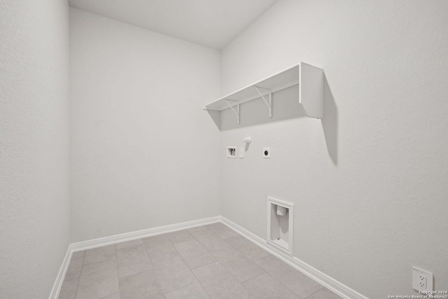 Spacious, unfurnished interior of a new home in Royal Crest, San Antonio (Image 32). Spacious, unfurnished interior of a new home in Royal Crest, San Antonio (Image 32).