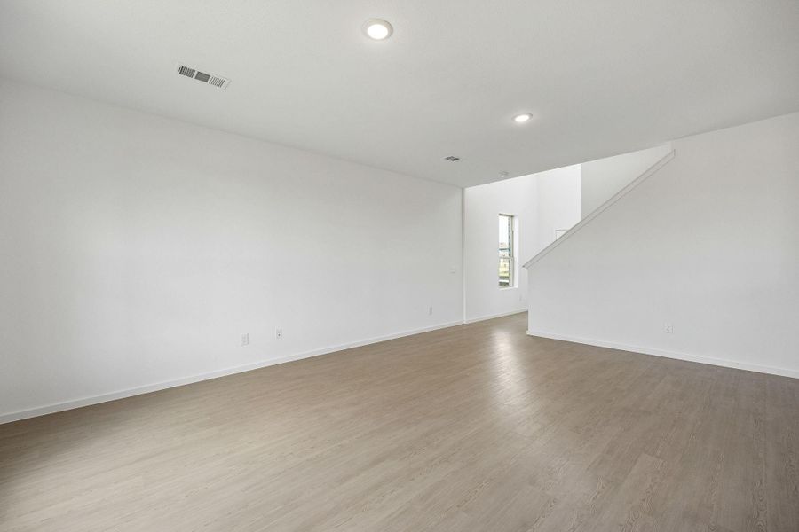Spacious, unfurnished interior of a new home in River Ranch, Dayton (Image 21).