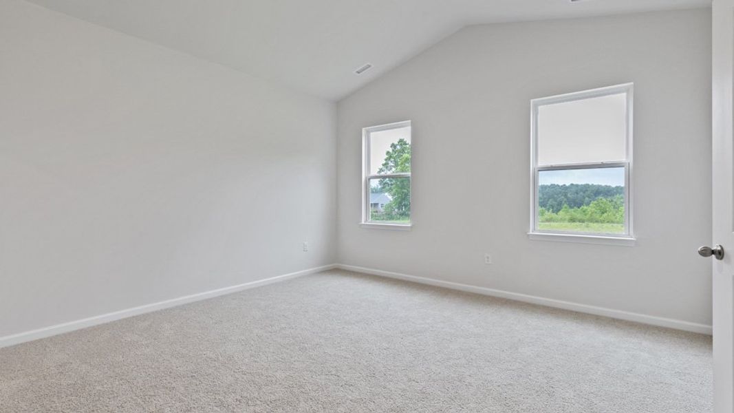 Spacious, unfurnished interior of a new home in East Ridge, Ayden (Image 31).