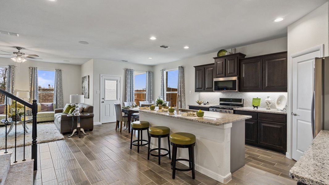 Furnished interior view inside a new home in Trails of Elizabeth Creek, Fort Worth (Image 24). Furnished interior view inside a new home in Trails of Elizabeth Creek, Fort Worth (Image 24).