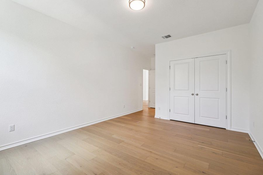 Spacious, unfurnished interior of a new home in Wolf Ranch West Bend - 70', Georgetown (Image 23).