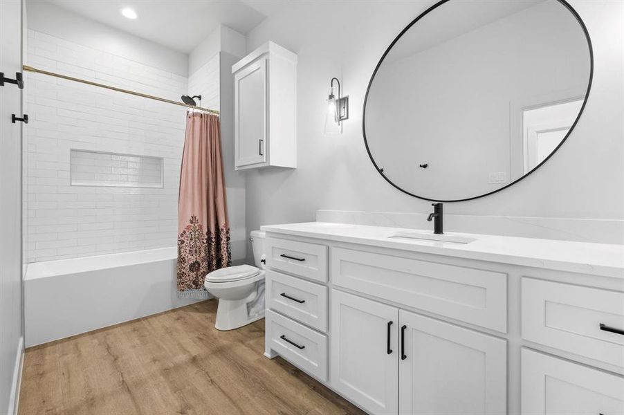 Furnished interior view inside a new home in , Abilene (Image 19).