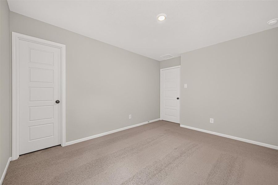Spacious, unfurnished interior of a new home in Bammel Oaks, Houston (Image 35).