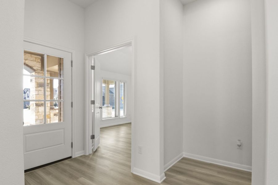 Spacious, unfurnished interior of a new home in Crosswinds, Kyle (Image 23).