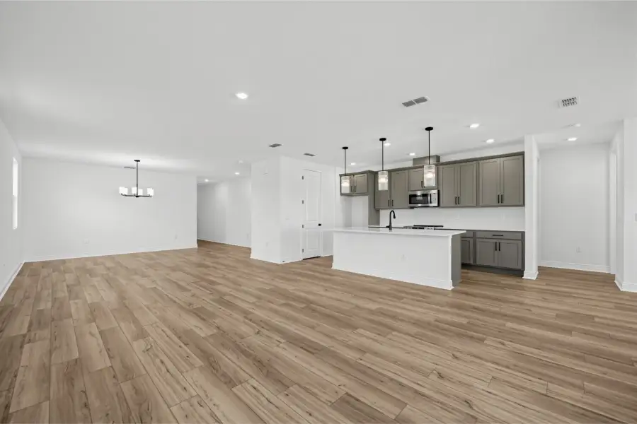 Spacious, unfurnished interior of a new home in Trailside, Mount Dora (Image 14).