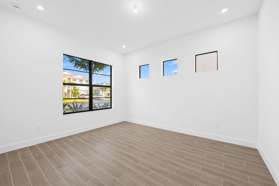 Spacious, unfurnished interior of a new home in Sienna, Pembroke Pines (Image 23).