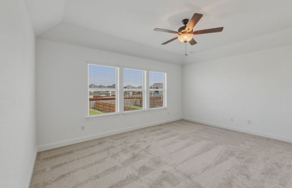 Representative unfurnished interior of a home built from the Saddlebrook by Pulte Homes in Santa Rita Ranch, Liberty Hill (Image 14).