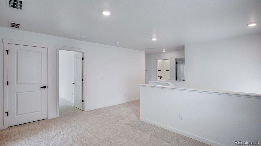 Spacious, unfurnished interior of a new home in Hansen Farm, Fort Collins (Image 17).