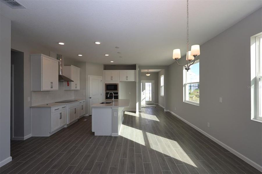 Spacious, unfurnished interior of a new home in Bay Lake Farms, St. Cloud (Image 26).