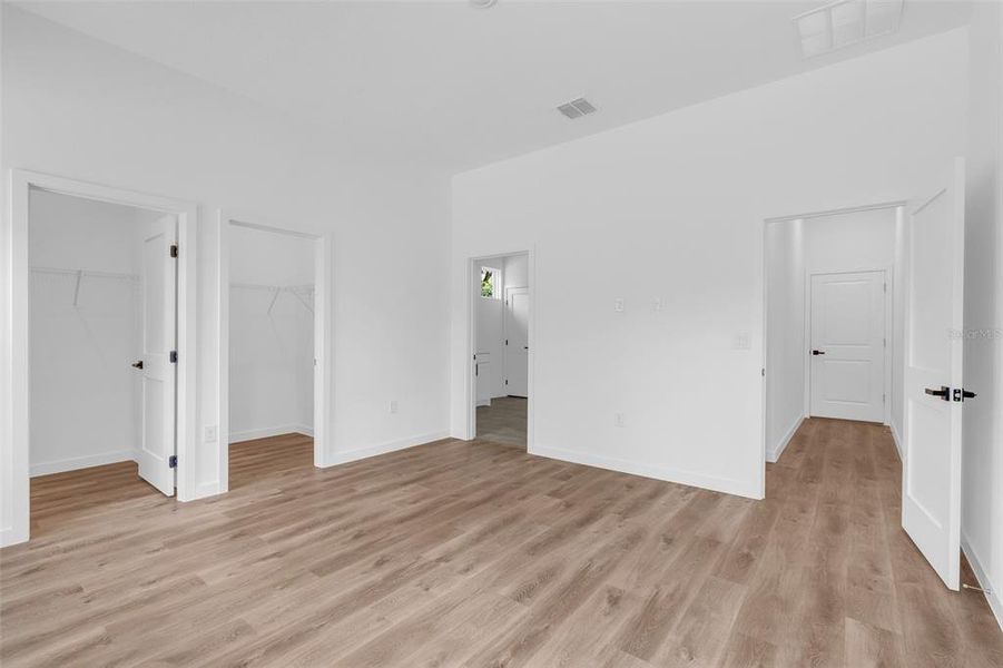 Spacious, unfurnished interior of a new home in , Citrus Springs (Image 32).