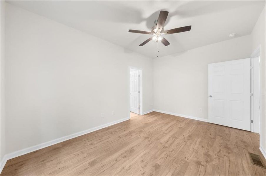 Spacious, unfurnished interior of a new home in , Gainesville (Image 28).