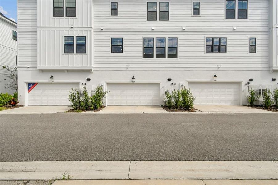 Image 37 of a home in Emerald Landing at Waterside at Lakewood Ranch – City Homes. Image 37 of a home in Emerald Landing at Waterside at Lakewood Ranch – City Homes.