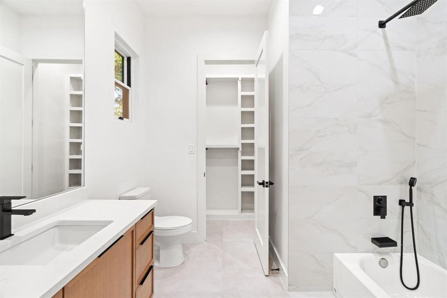 Furnished interior view inside a new home in , Dallas (Image 27). Furnished interior view inside a new home in , Dallas (Image 27).