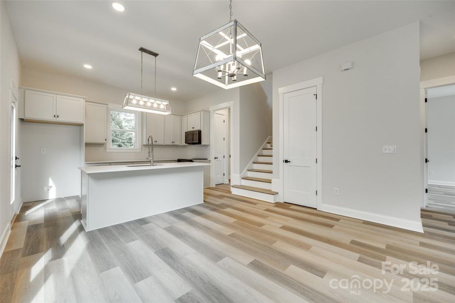 Kitchen/Dining Kitchen/Dining