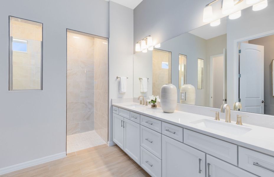 Representative furnished interior of a home built from the Renown by Del Webb in Del Webb Twin Lakes, St. Cloud (Image 28).